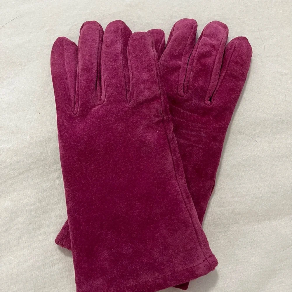 Elegant Fuscia Suede Gloves - Picture 3 of 4